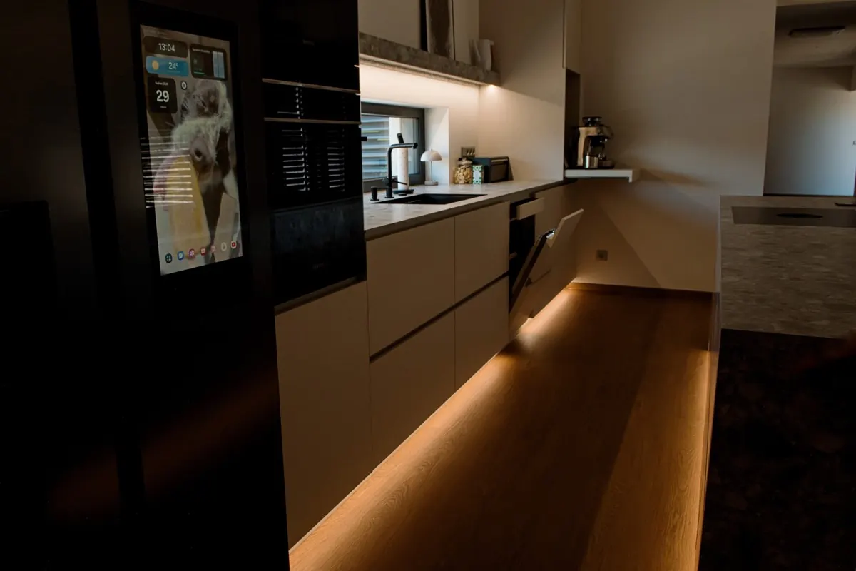 Kuchyňská linka s ostrůvkem — RD Kralice na Hané, Kralice na Hané, truhlářská výroba na míru (foto 22)