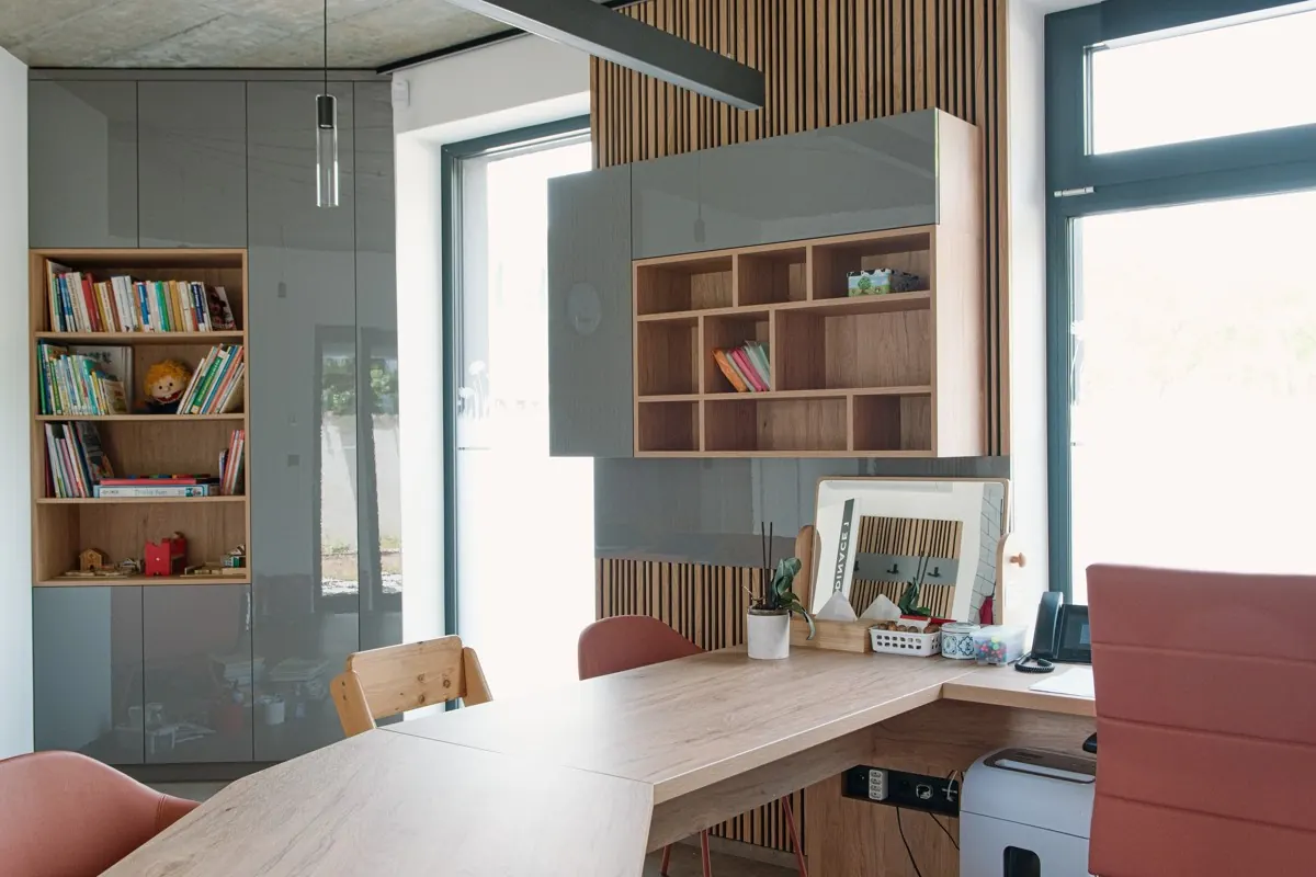 Interiér ordinací, recepce a čekárny — Klinika logopedie Prostějov, Prostějov, truhlářská výroba na míru (foto 22)